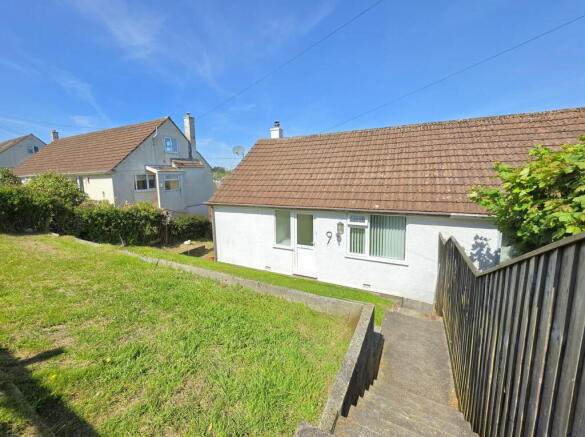 2 bed property, in St. Annes Road, £210,000