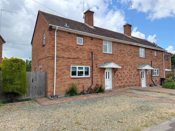 3 bed property, in Hertford Road, £250,000