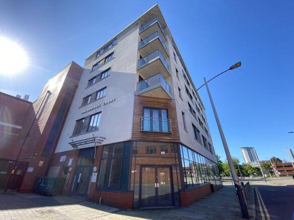 1 bed property, in Salubrious Court, £80,000