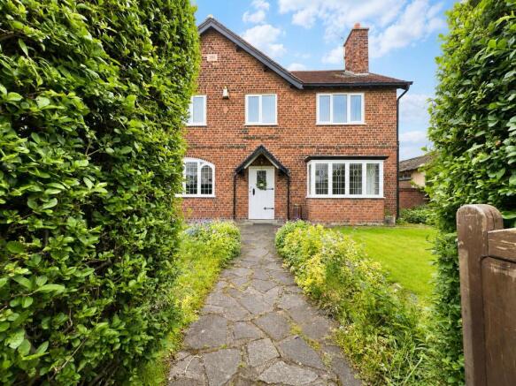 4 bed property, in Birkenhead Road, £525,000