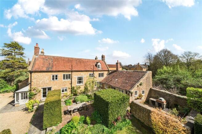 6 bed property, in Higher Ansford, £975,000