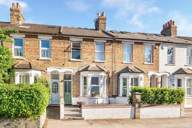 2 bed property, in Darwin Road, £550,000