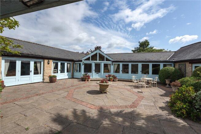 3 bed property, in Cold Brayfield, £760,000