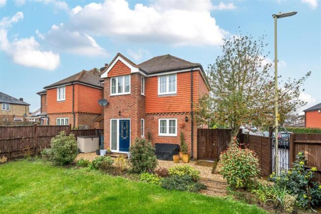 3 bed property, in Haslemere Road, £685,000