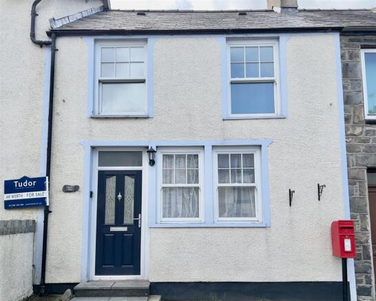 3 bed property, in Eifl Road, £139,500