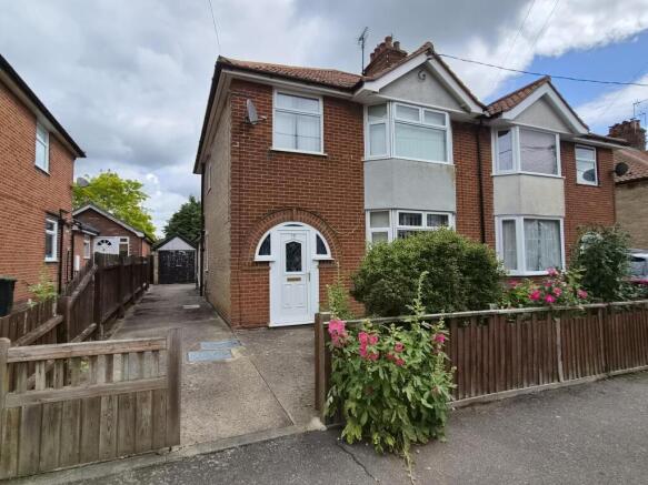 3 bed property, in Chilton Avenue, £290,000