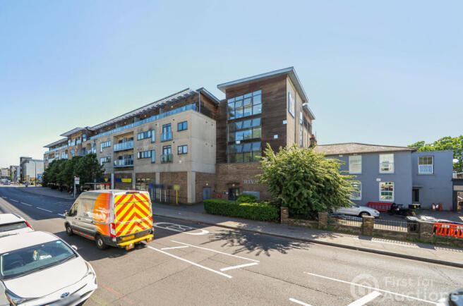 1 bed property, in Lee High Road, £195,000