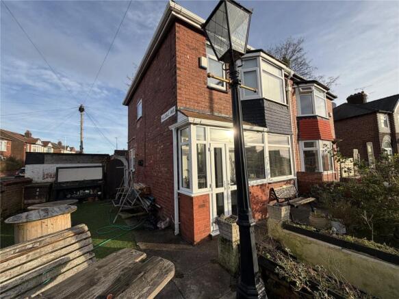 3 bed property, in Hill Lane, £265,000