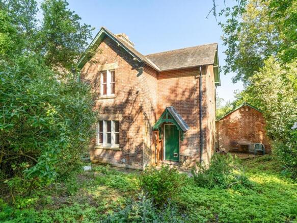 2 bed property, in Faulstone Lane, £250,000