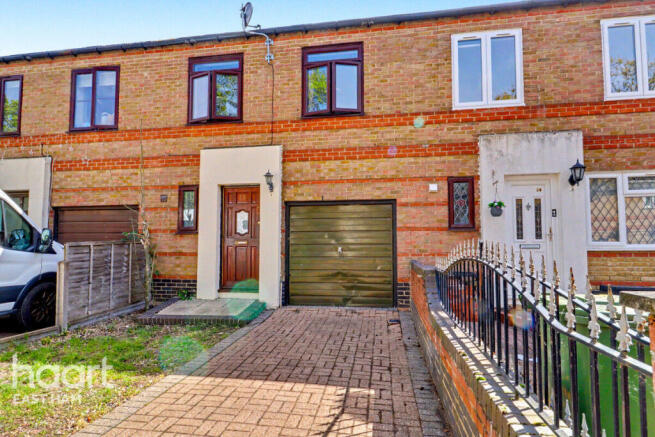 3 bed property, in Swallow Street, £475,000