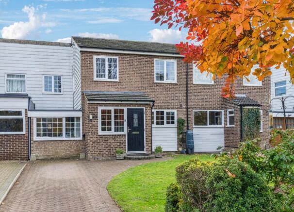4 bed property, in Stockens Dell, £525,000