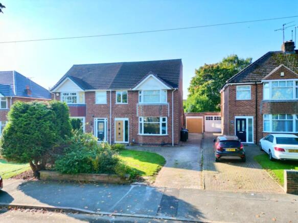 4 bed property, in Kenpas Highway, £465,000