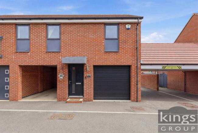 2 bed property, in Maytree Crescent, £325,000