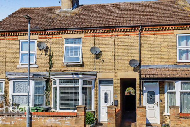 2 bed property, in Chapel Street, £200,000