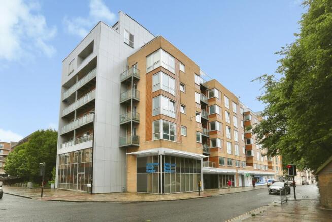 2 bed property, in High Street, £210,000