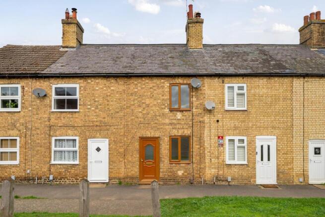 2 bed property, in Ampthill Road, £240,000