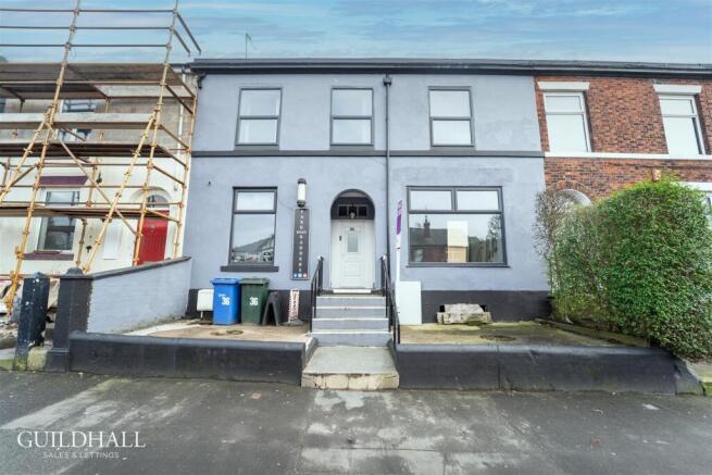 5 bed property, in Park Road, £320,000