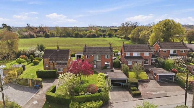 4 bed property, in Westerfield Lane, £500,000
