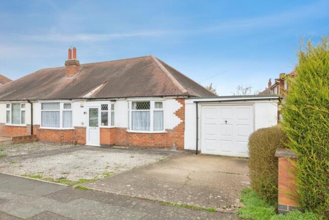 2 bed property, in Westdale Avenue, £230,000