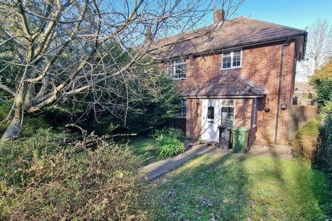 3 bed property, in Manor Lodge Road, £275,000