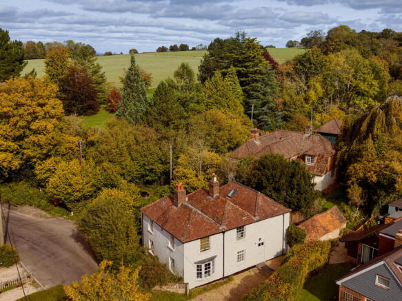 5 bed property, in Broomers Hill Lane, £675,000