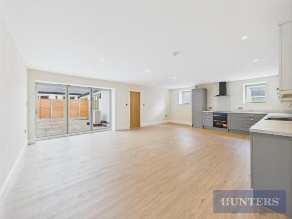 3 bed property, in Foxholes, £270,000