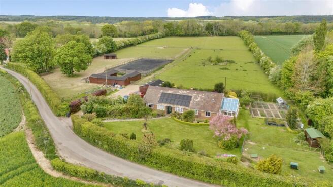 5 bed property, in Canterbury, £925,000