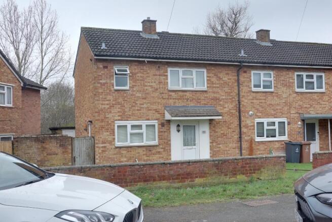 2 bed property, in Turpins Rise, £300,000