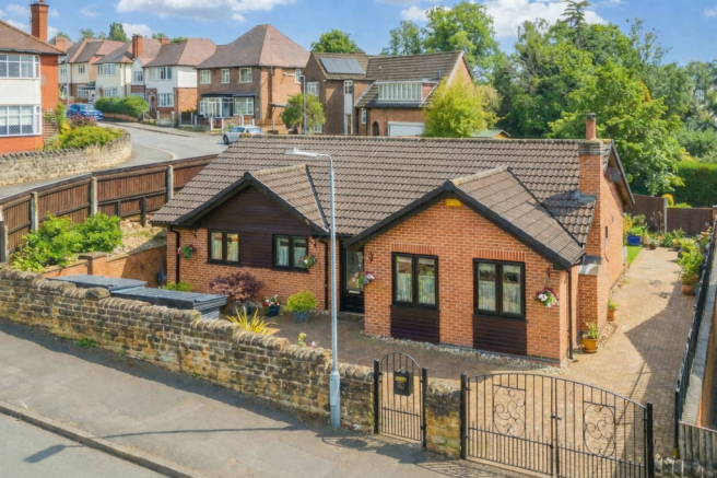 2 bed property, in Park Road, £375,000