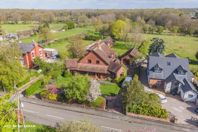 5 bed property, in Dicklow Cob, £995,000
