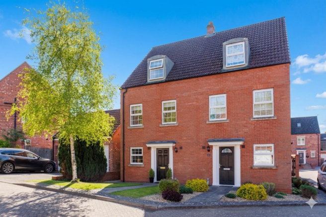 3 bed property, in Low Medstone Drive, £299,950