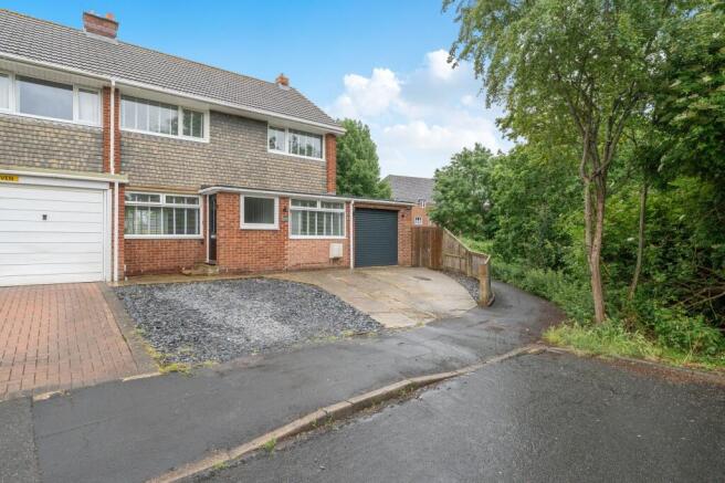 3 bed property, in Brington Road, £350,000