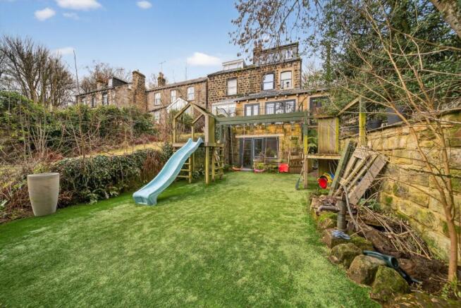 4 bed property, in Spring Hill, £575,000