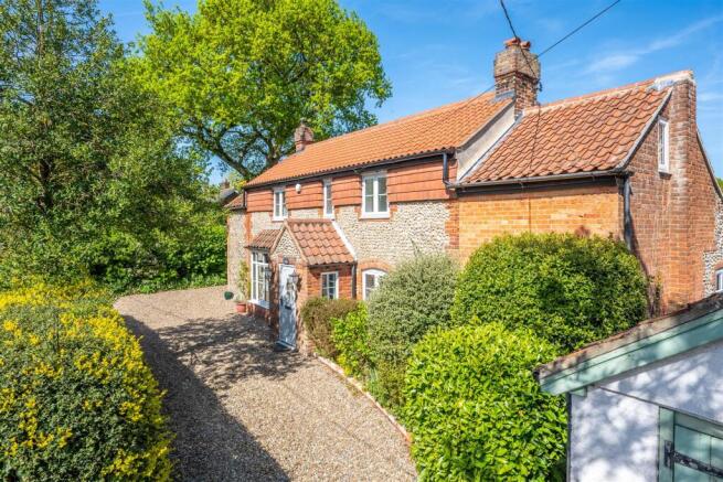 5 bed property, in Norwich Road, £675,000