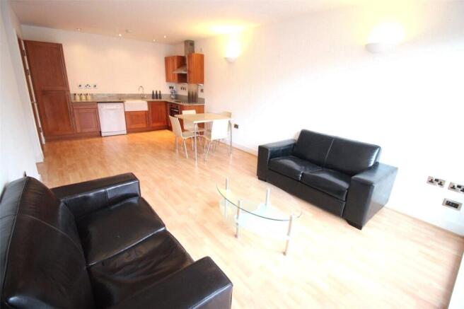 2 bed property, in Isaac Way, £175,000