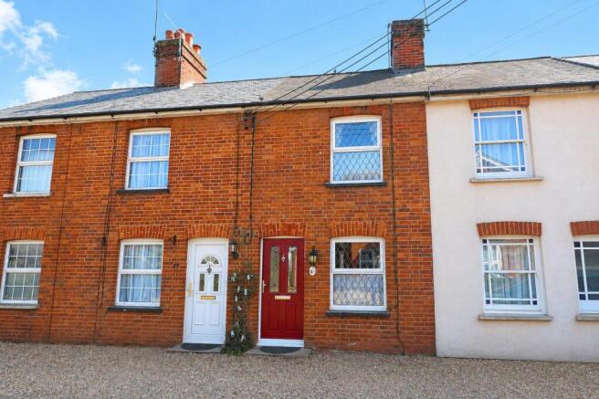 2 bed property, in Chapel Lane, £260,000