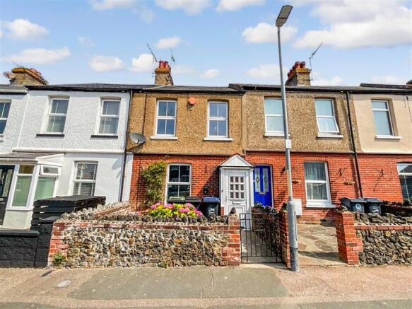 2 bed property, in St. Benet's Road, £240,000