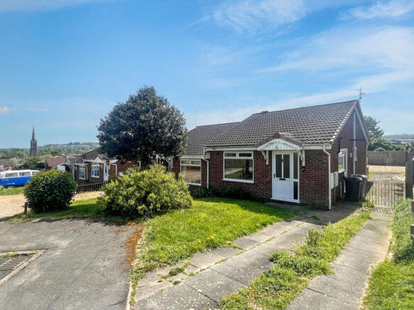 2 bed property, in Ely Way, £120,000