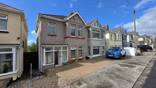 3 bed property, in South Down Road, £285,000