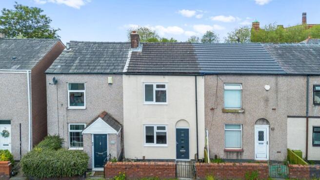 2 bed property, in Warrington Road, £150,000