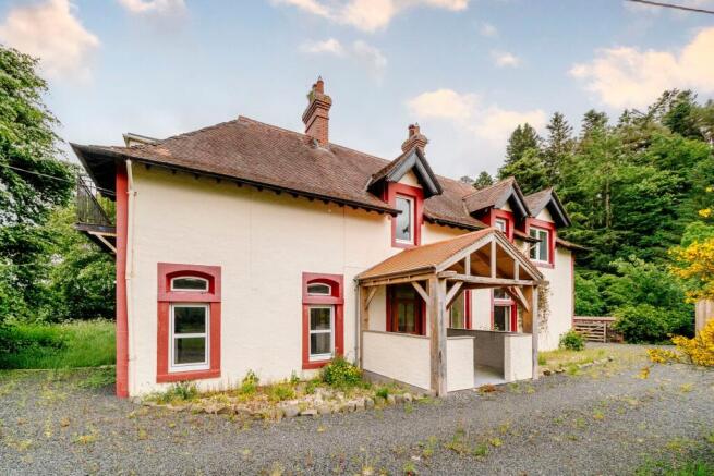 6 bed property, in Ettrickbridge, £599,000