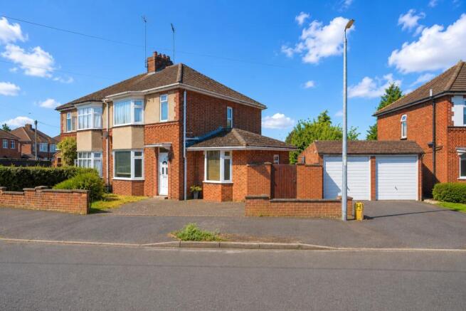 3 bed property, in Douglas Crescent, £375,000