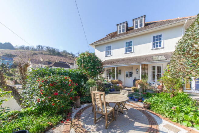 4 bed property, in Ford, £585,000