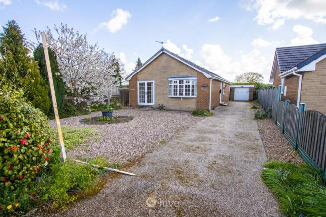 3 bed property, in The Close, £240,000