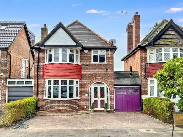 3 bed property, in Ewell Road, £345,000