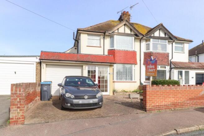 3 bed property, in Minnis Road, £390,000