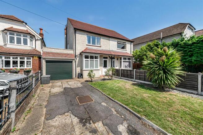 3 bed property, in Gander Green Lane, £475,000