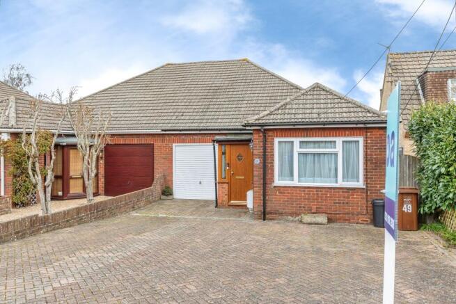 2 bed property, in Grain Road, £450,000