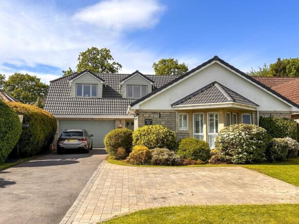 6 bed property, in Clevedon Road, £1,050,000