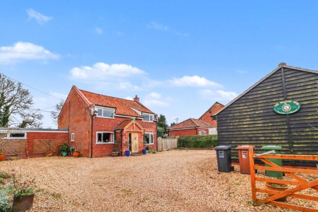 4 bed property, in Swanton Road, £600,000